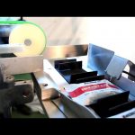 पुरा तरिकाले स्वचालित कार्टून बक्से प्याकेजिङ्ग लाइन sachet cartoning मिसिन मूल्य